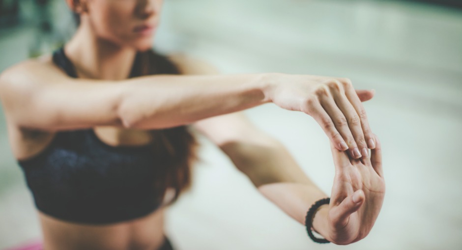 5 Tricks to Avoid Wrist Pain During Yoga Practice - DoYou